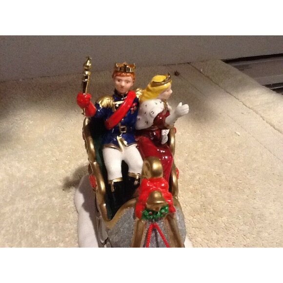 Dept 56 Snow Village - Snow Carnival King & Queen - Picture 3 of 8